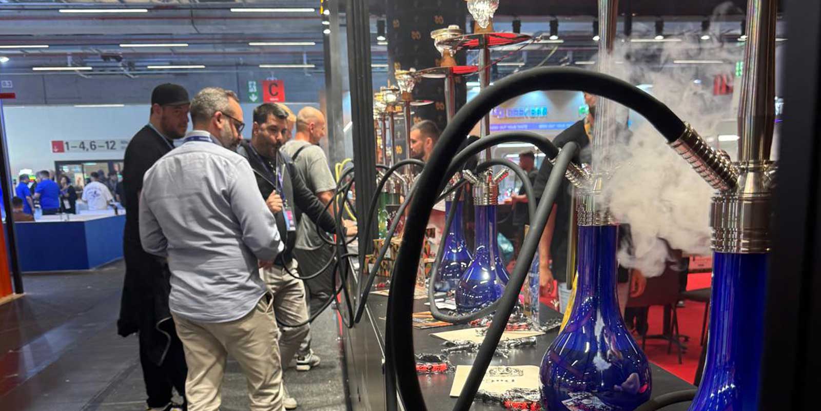 Premium-Shishas mit dichtem Rauch auf der Shisha Messe Frankfurt 2026