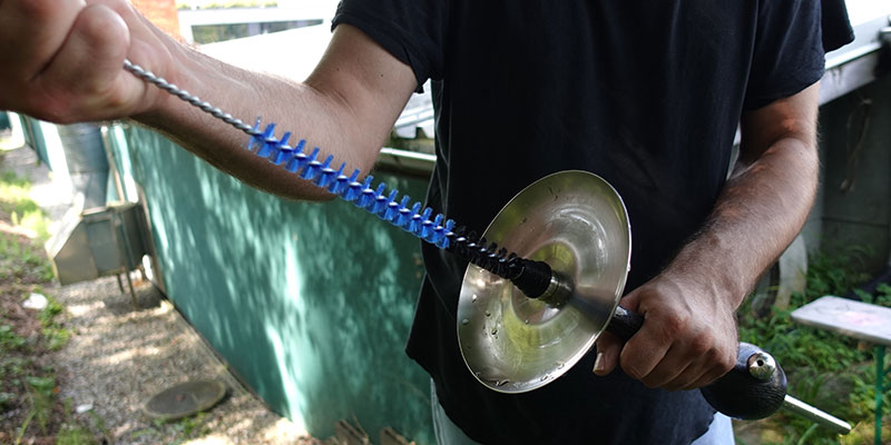 Shisha Rauchsäule mit Bürste reinigen und Tauchrohr säubern