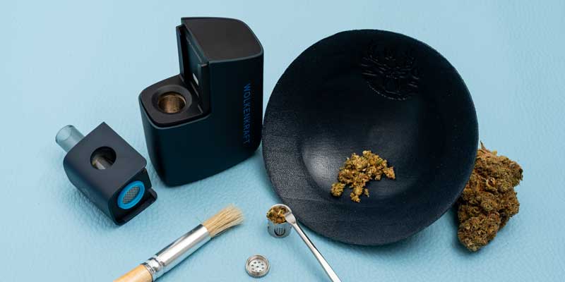 Kräutervaporizer mit Bürste und Zubehör zum Reinigen und Pflegen der Kräuterkammer
