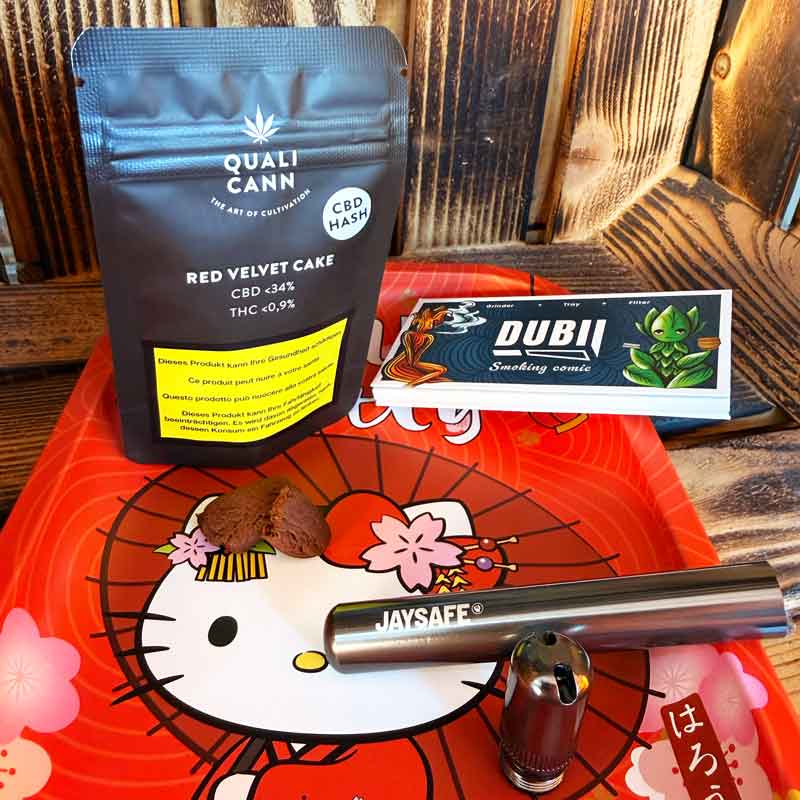 CBD Shop Steffisburg: Qualicann CBD-Hasch Red Velvet Cake mit Jaysafe Joint-Halter und DUBII Papers auf Rolling Tray